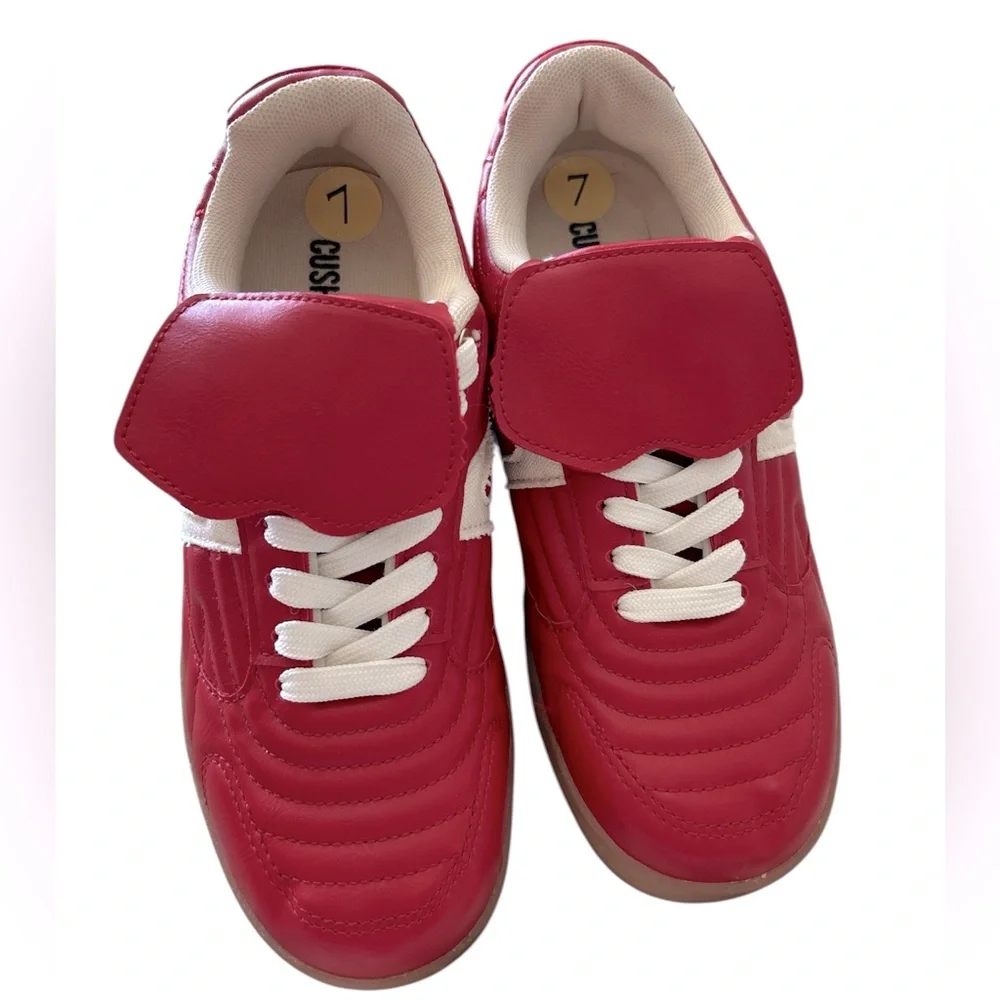 Cushionaire Astro flap over Red Sneakers with White Laces size 7 NWT